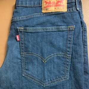 - Levi’s , Men’s blue denim jeanss